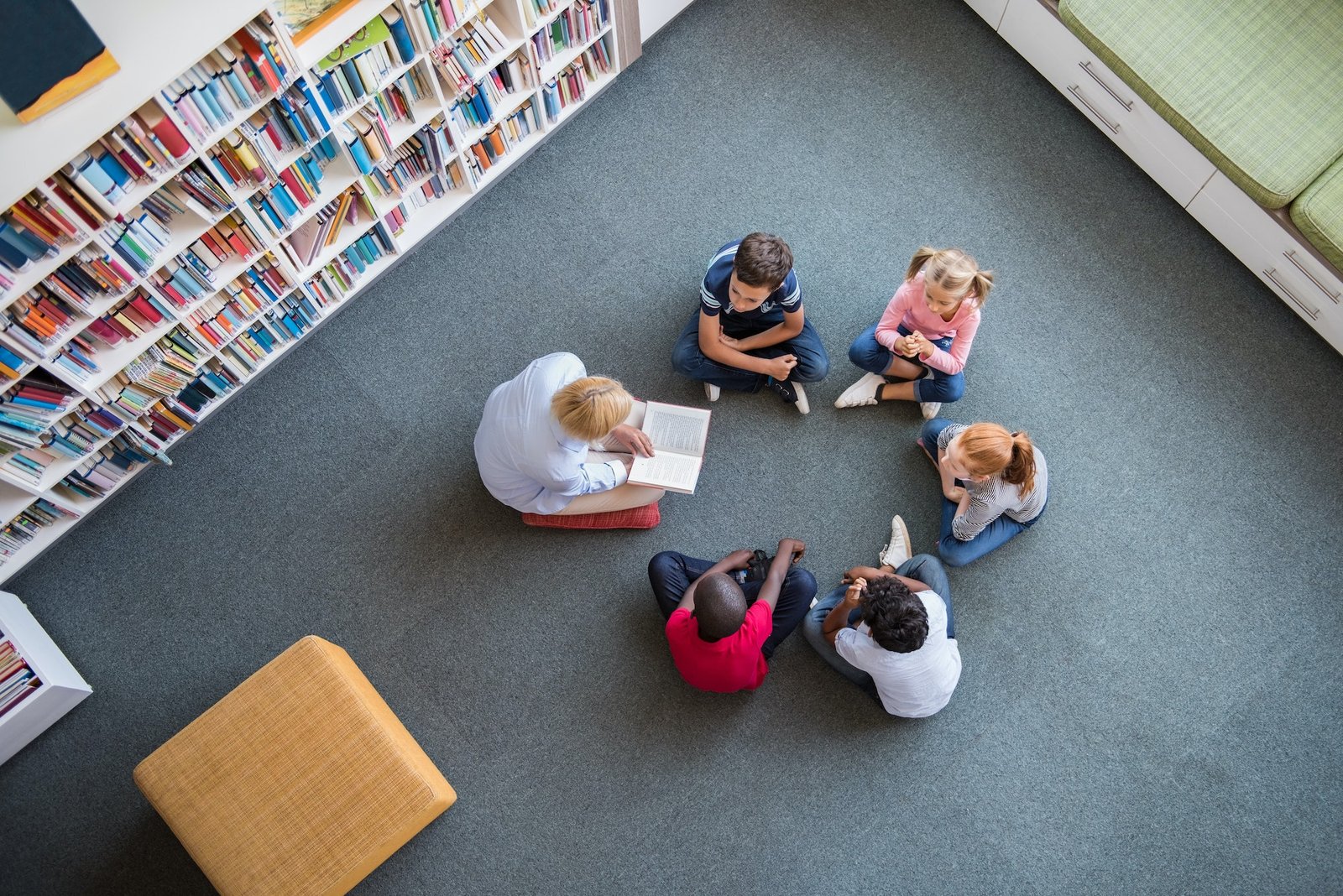 Asamblea en la clase. Formaciones para familias y educadores